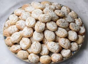 Ricciarelli, Italian almond cookies