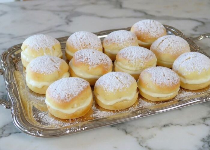 Fiocco di Neve (Neapolitan Snow Puff)