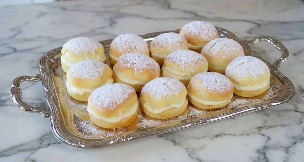 Fiocco di Neve (Neapolitan Snow Puff)